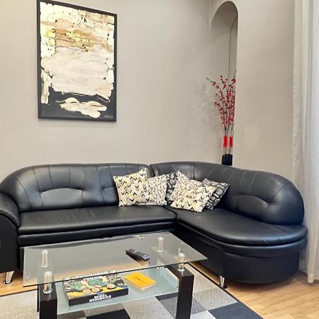 Apartment Lesya Kurbasa リヴィウ エクステリア 写真