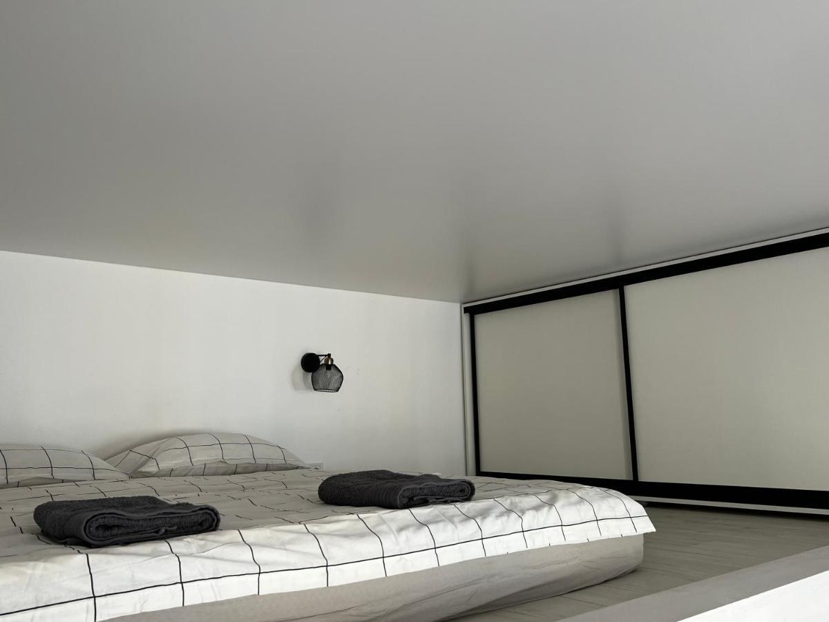 Apartment Lesya Kurbasa リヴィウ エクステリア 写真