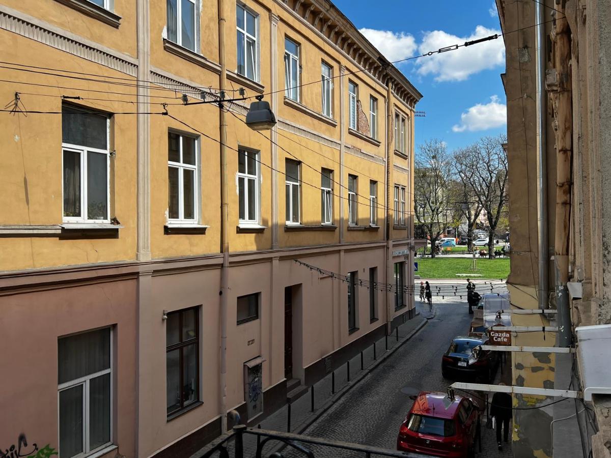 Apartment Lesya Kurbasa リヴィウ エクステリア 写真