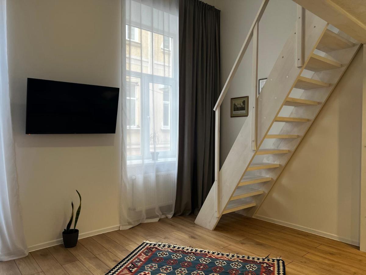 Apartment Lesya Kurbasa リヴィウ エクステリア 写真