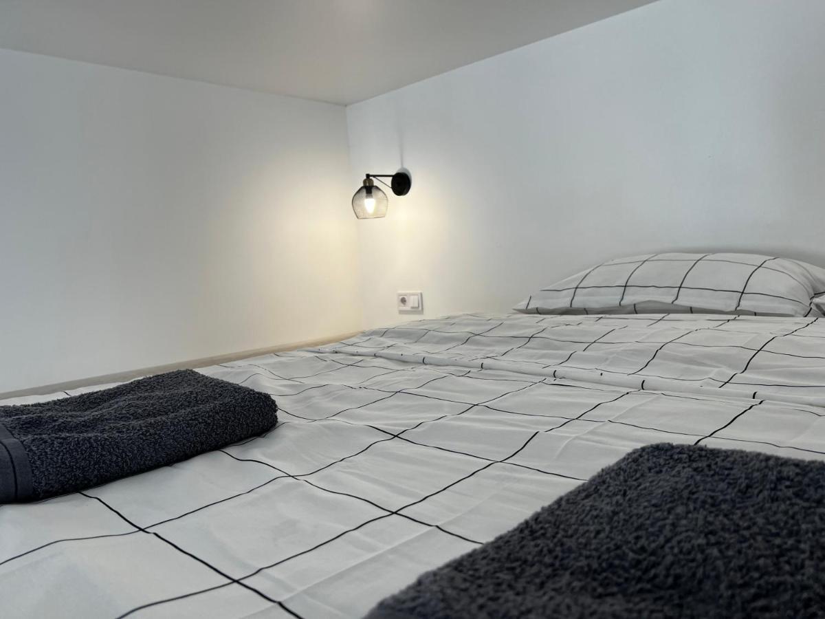 Apartment Lesya Kurbasa リヴィウ エクステリア 写真