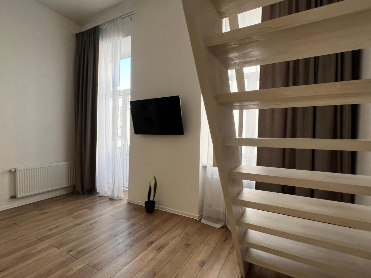 Apartment Lesya Kurbasa リヴィウ エクステリア 写真
