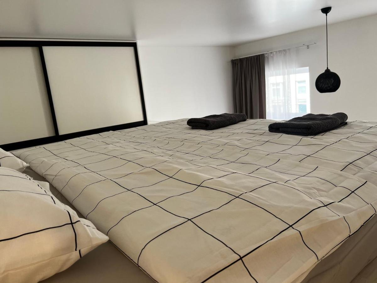 Apartment Lesya Kurbasa リヴィウ エクステリア 写真