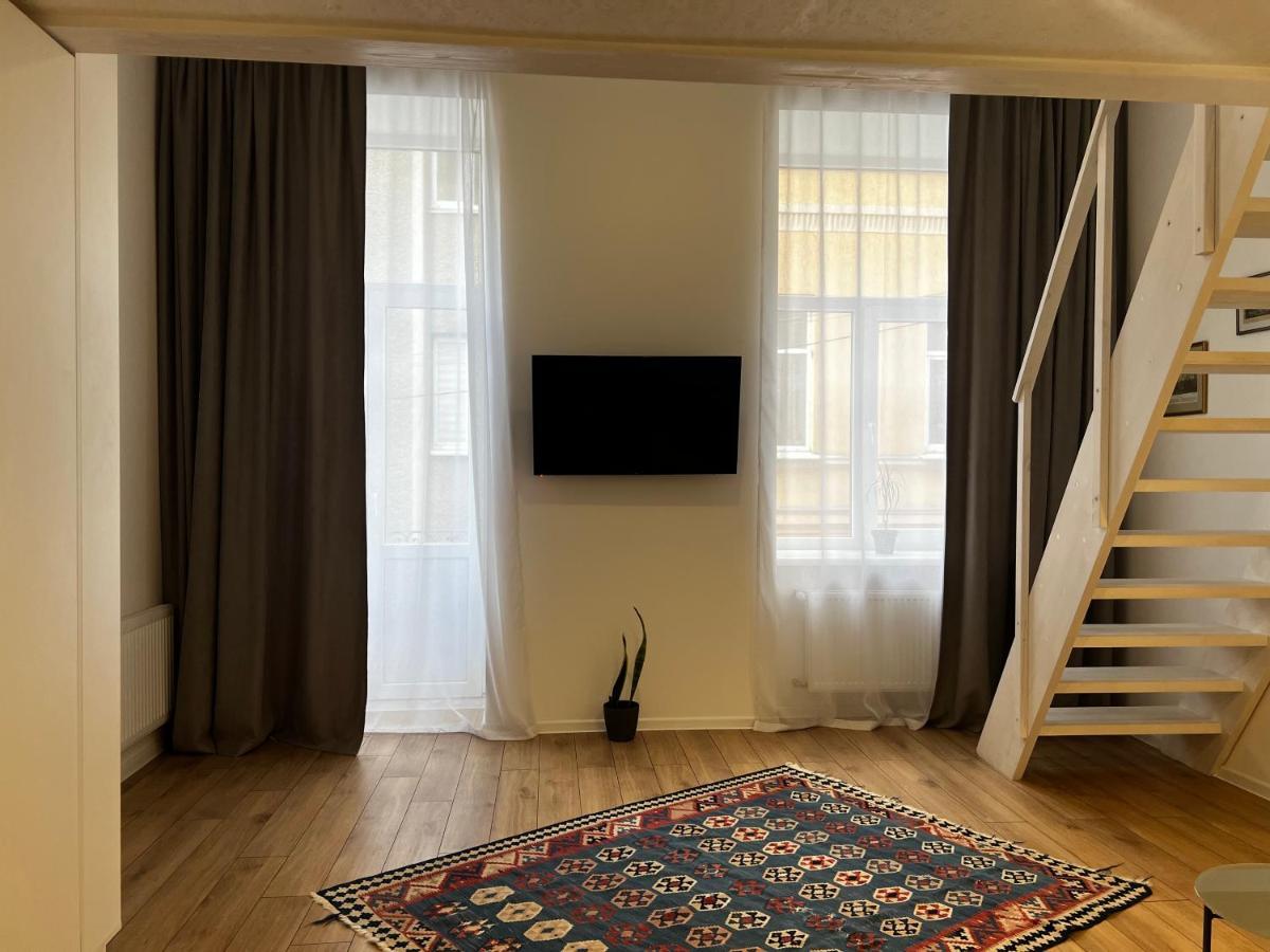 Apartment Lesya Kurbasa リヴィウ エクステリア 写真