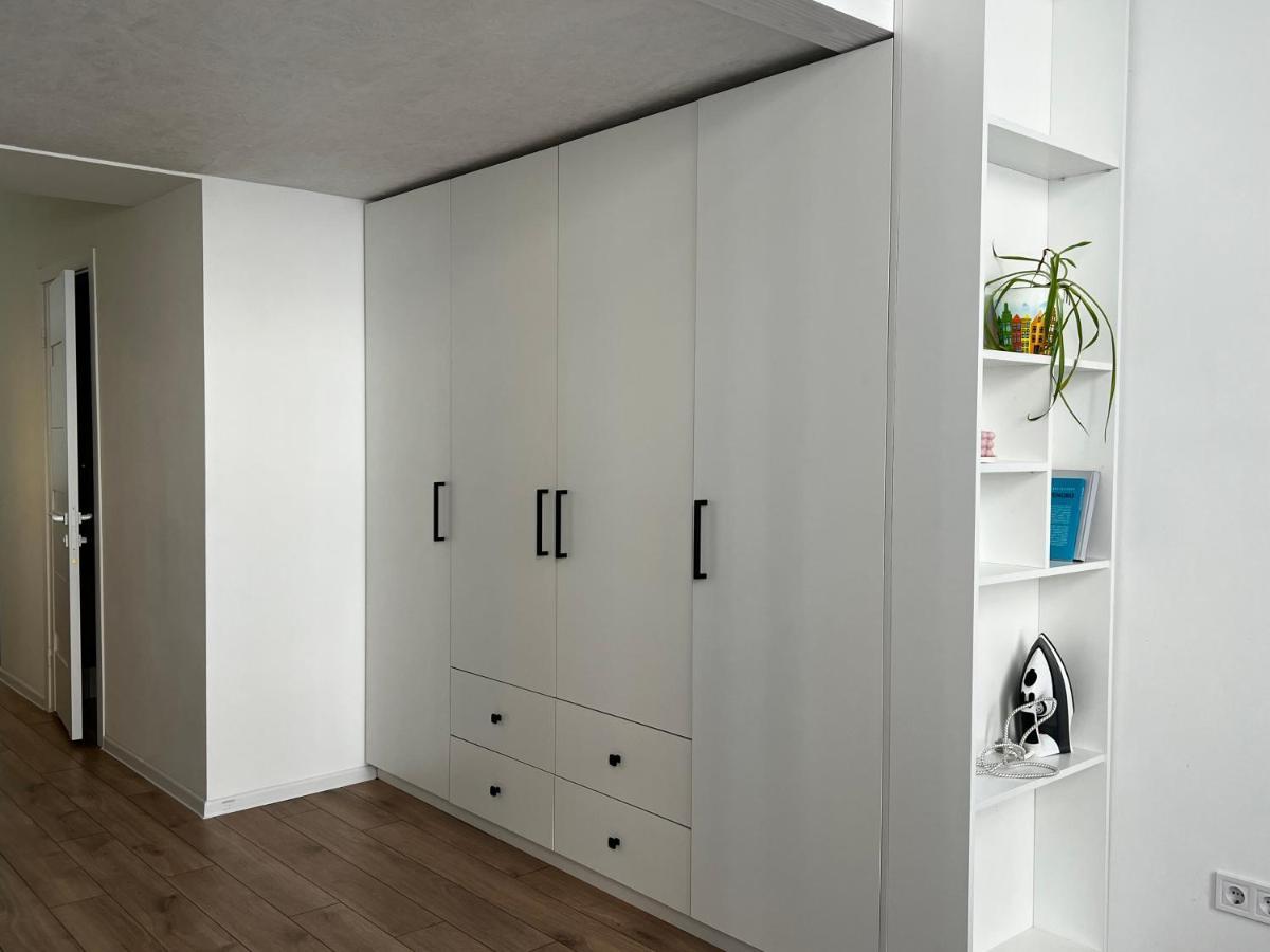 Apartment Lesya Kurbasa リヴィウ エクステリア 写真