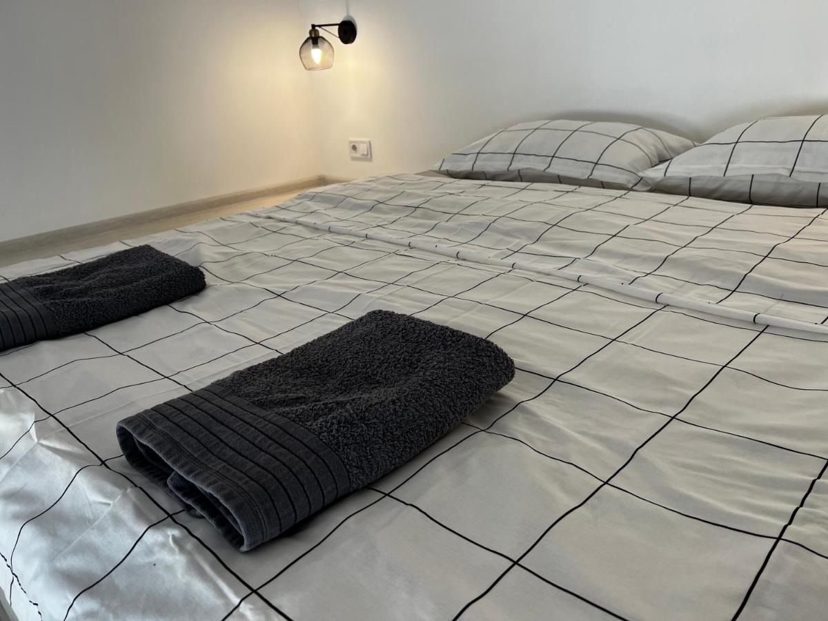 Apartment Lesya Kurbasa リヴィウ エクステリア 写真