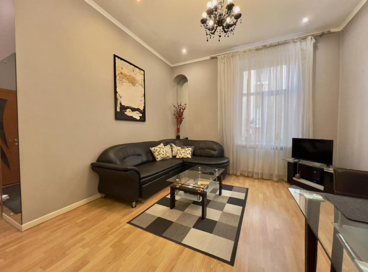 Apartment Lesya Kurbasa リヴィウ エクステリア 写真