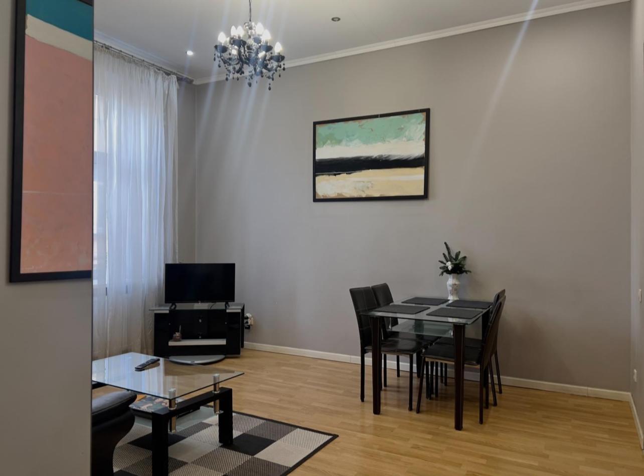 Apartment Lesya Kurbasa リヴィウ エクステリア 写真