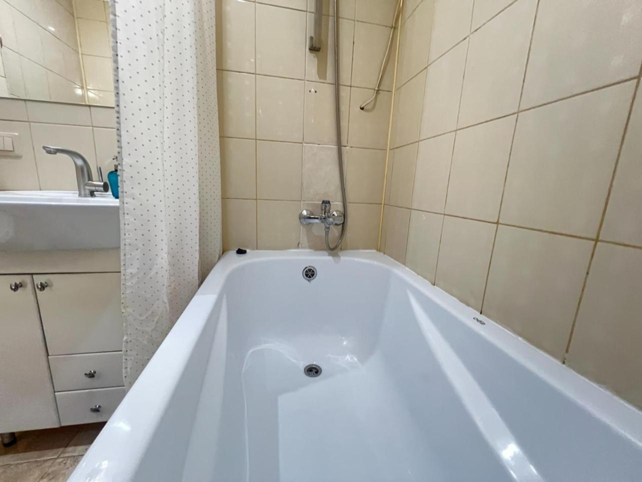 Apartment Lesya Kurbasa リヴィウ エクステリア 写真