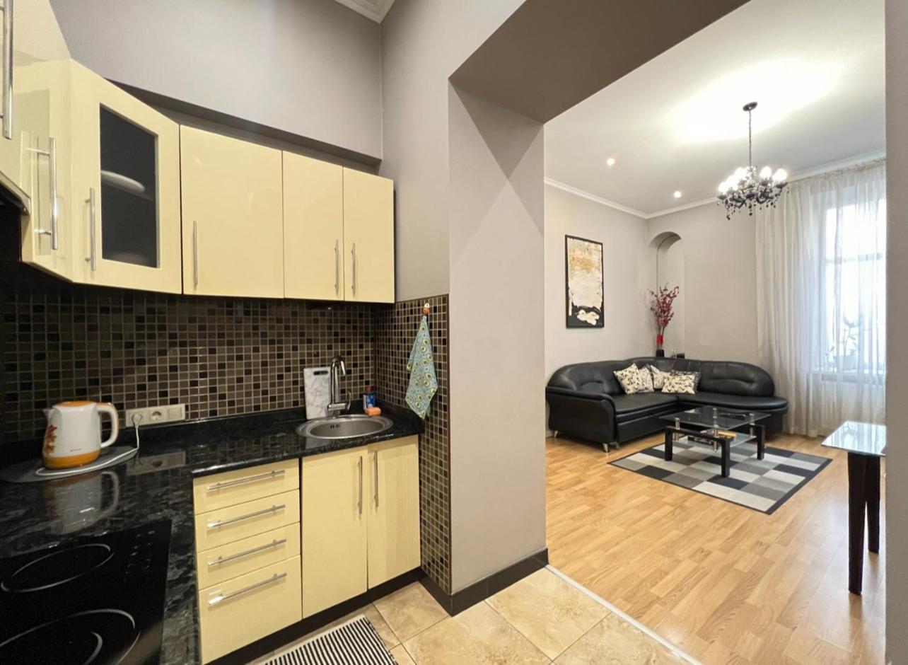 Apartment Lesya Kurbasa リヴィウ エクステリア 写真