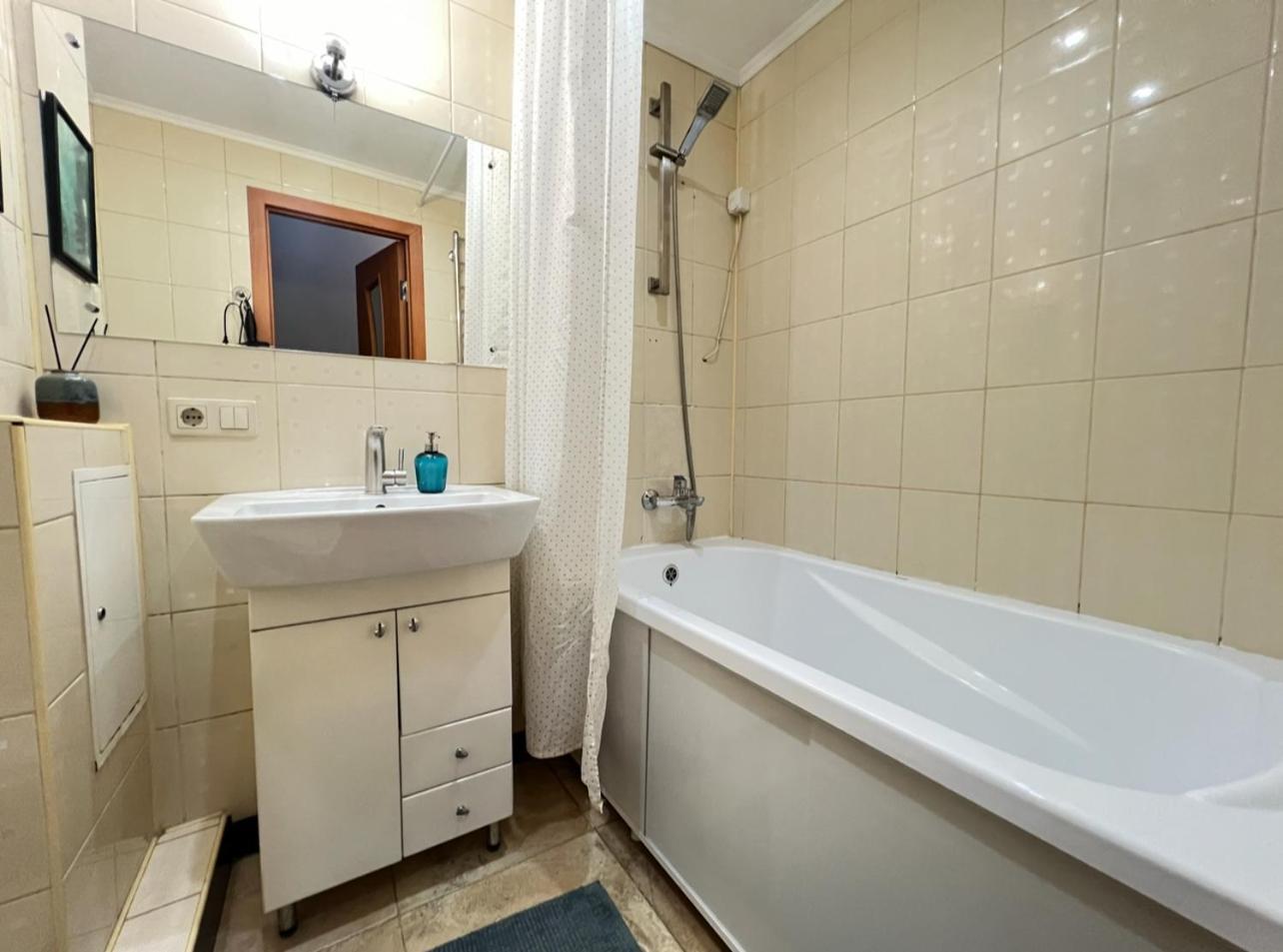Apartment Lesya Kurbasa リヴィウ エクステリア 写真