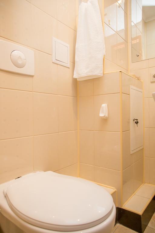 Apartment Lesya Kurbasa リヴィウ エクステリア 写真
