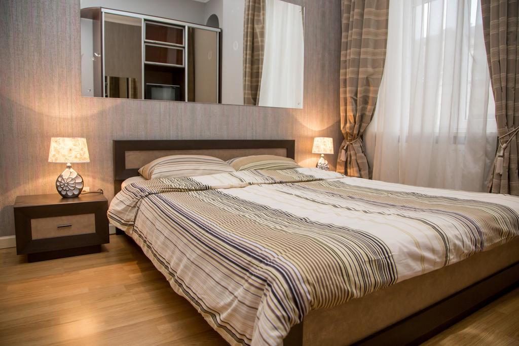 Apartment Lesya Kurbasa リヴィウ エクステリア 写真